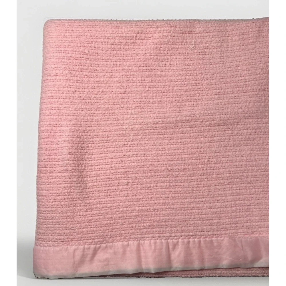 Vintage Pink Woven Blanket Satin Trim Binding 72 x 83 Full Double Bed